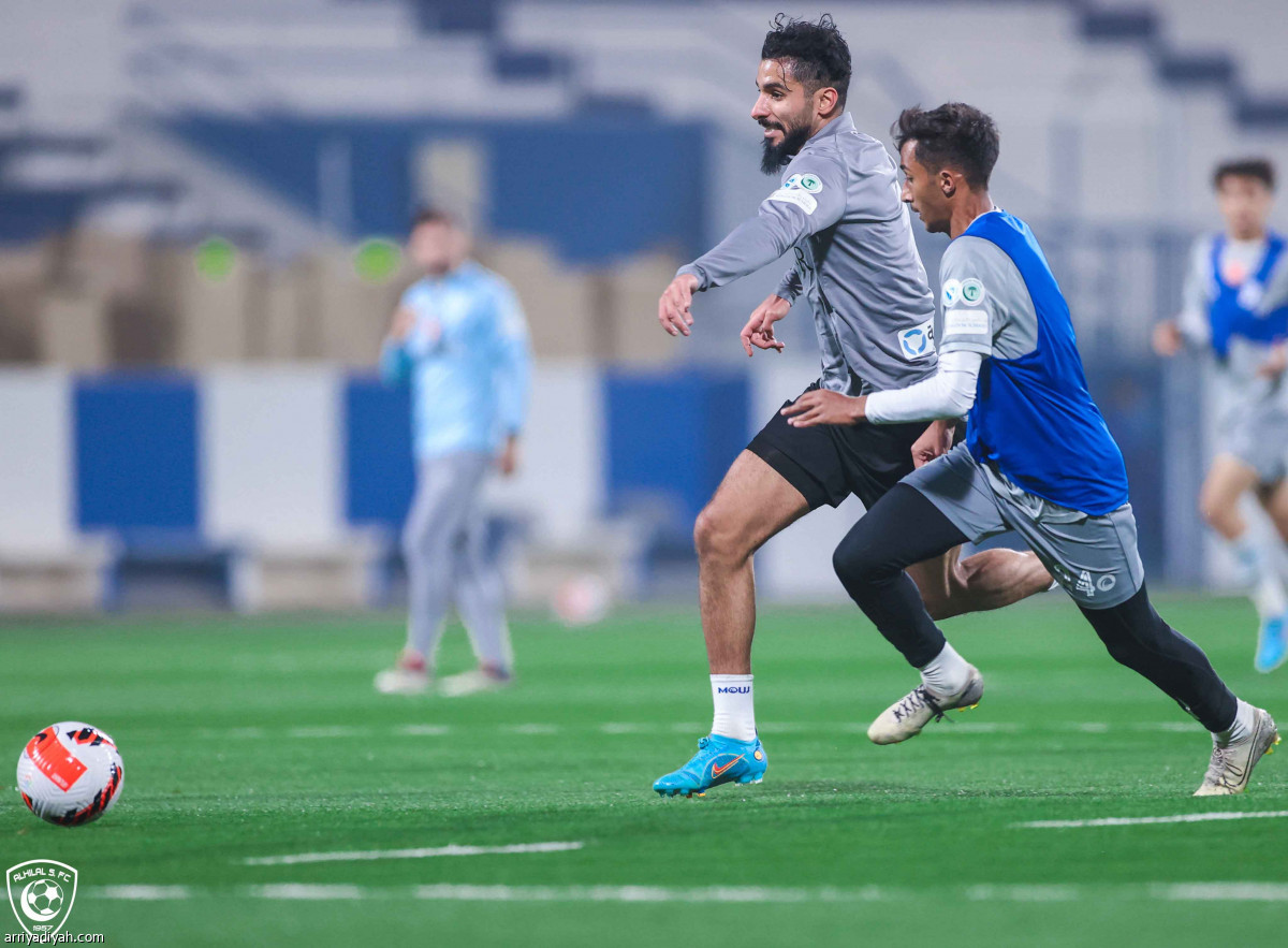 الهلال يناور