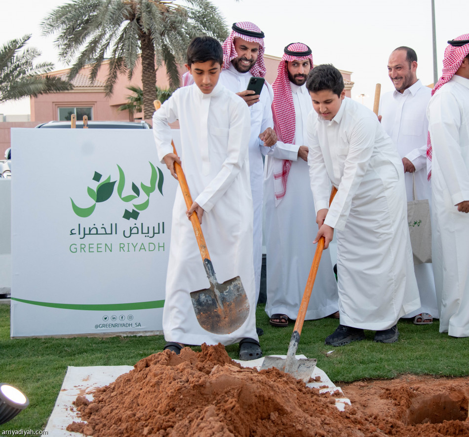 «الرياض الخضراء» يواصل تشجير الأحياء السكنية
