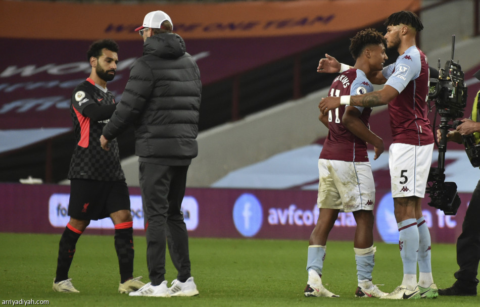 أستون فيلا يهز تاريخ البطل