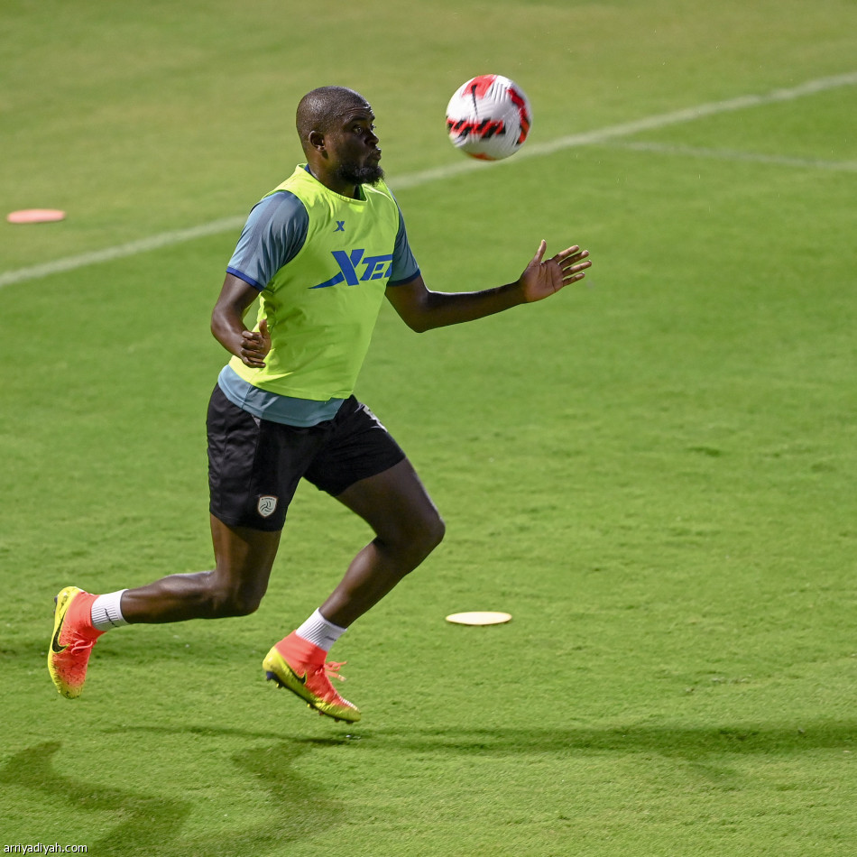 قبل الاتفاق.. شاموسكا يجتمع بلاعبي الشباب