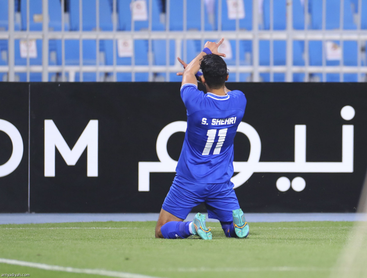 الهلال يبدأ بالشارقة