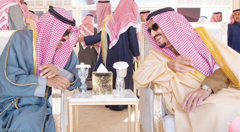 الملك 
يكرم أبطال مهرجان المؤسس