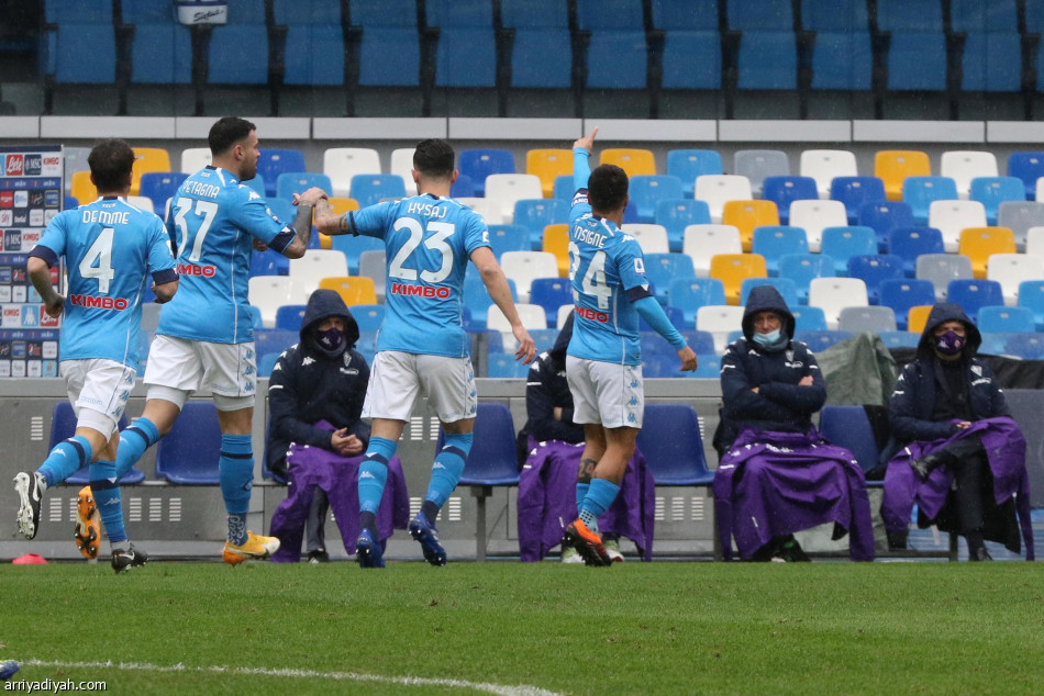 نابولي يضرب فيورنتينا بسداسية