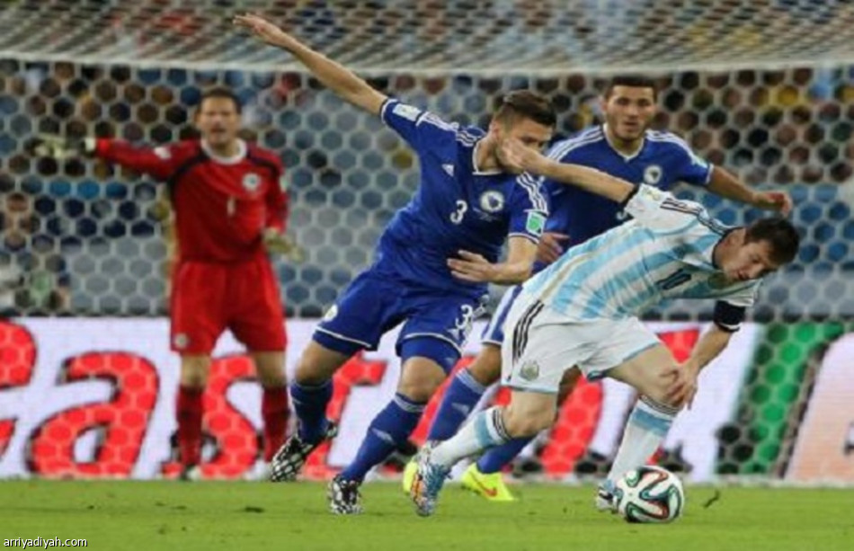 ميسي يقود الأرجنتين لتخطي البوسنة  في بداية حلم التتويج الثالث 