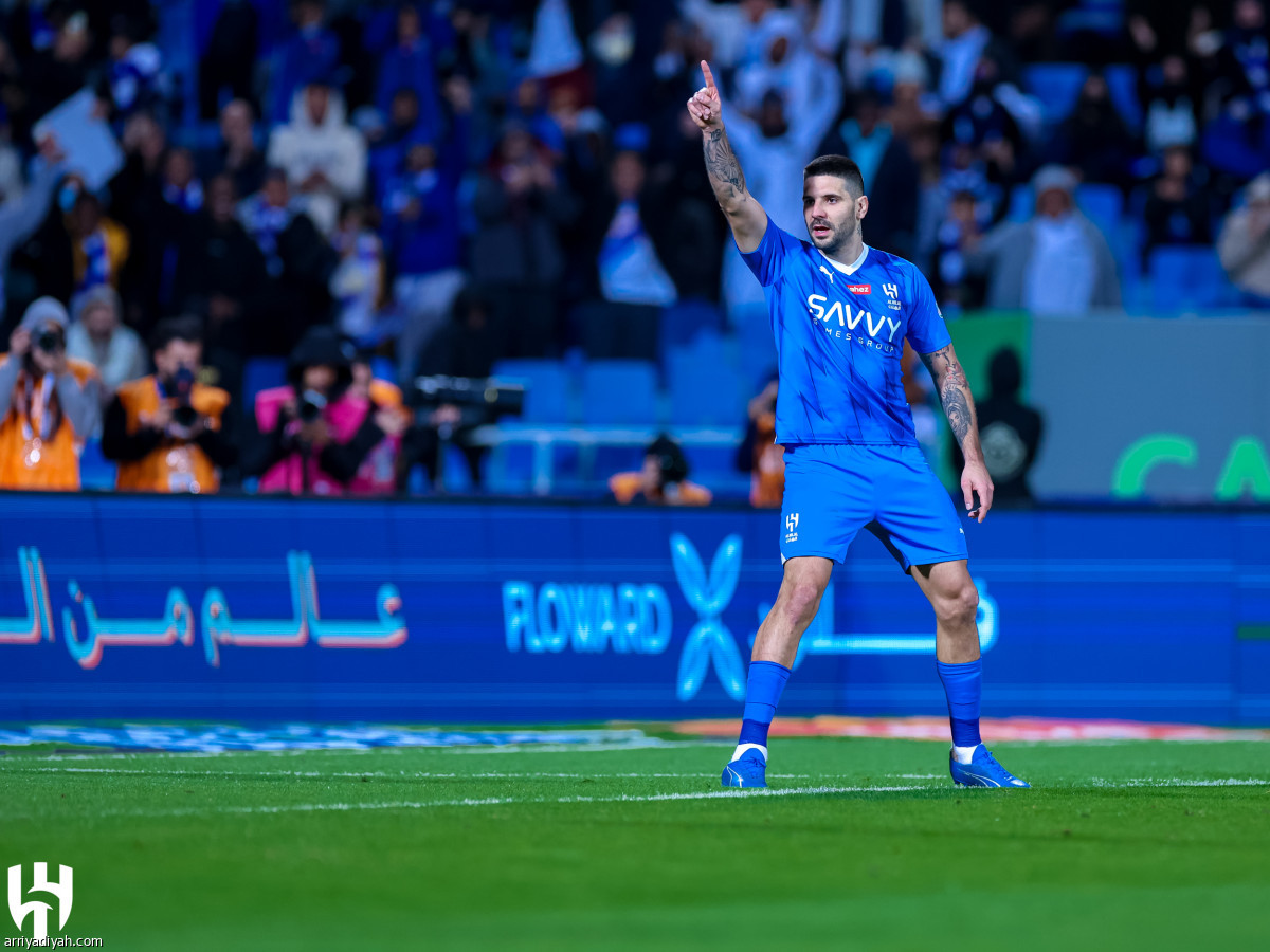 الهلال.. لا يتوقف