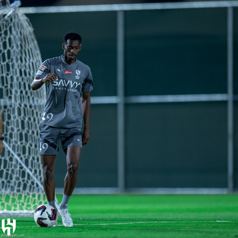 العويس يدخل تدريبات الهلال قبل النصر