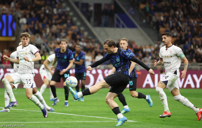 إنتر يعاقب كالياري بثلاثية.. ويلامس اللقب