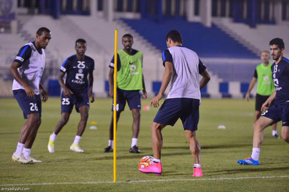 الشمراني يشارك في تدريبات الهلال إستعدادا للفتح