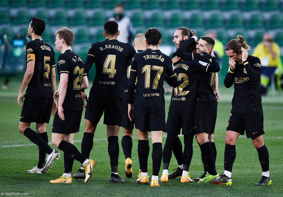 في غياب ميسي.. برشلونة يتخطى إلتشي بثنائية