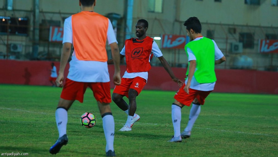 مكافأة فوز وراتب شهر في الرائد قبل مواجهة النصر