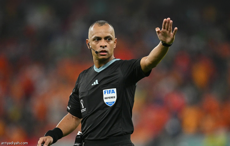 برازيلي يضبط مواجهة افتتاح المونديال
