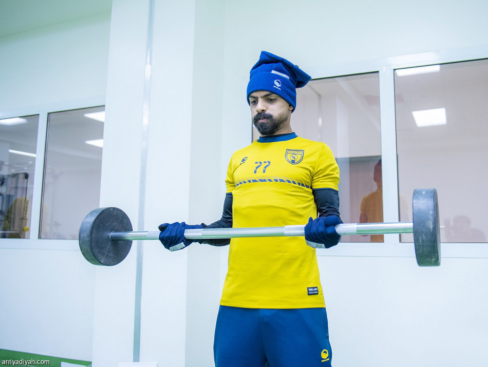 تمزق 
يبعد هزازي عن الديربي