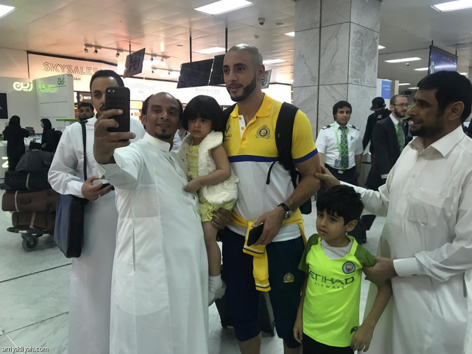 جماهير النصر تحاصر أمرابط.. وتطلب نقاط الاتحاد