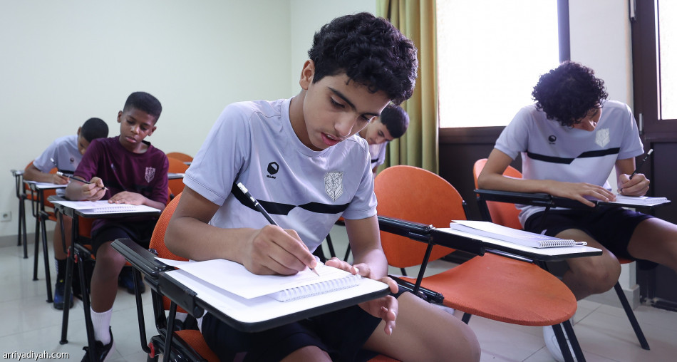 مهد تعزز إنجليزية 60 موهوبًا