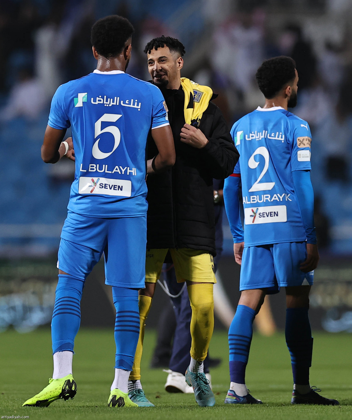 الهلال يعبر