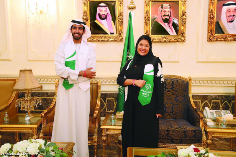 صورة التقطت أمس لريما بنت سلطان أثناء استقبالها شخبوط بن نهيان (المركز الإعلامي ـ هيئة الرياضة)