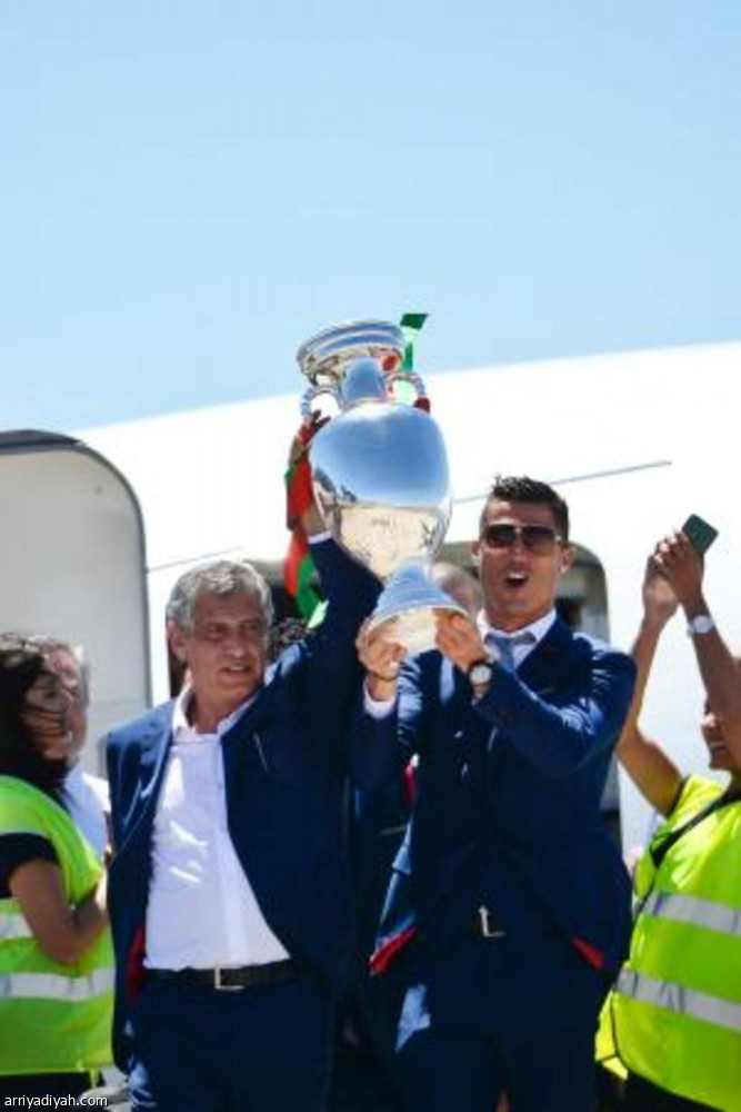يورو 2016: ابطال البرتغال يصلون إلى مطار لشبونة