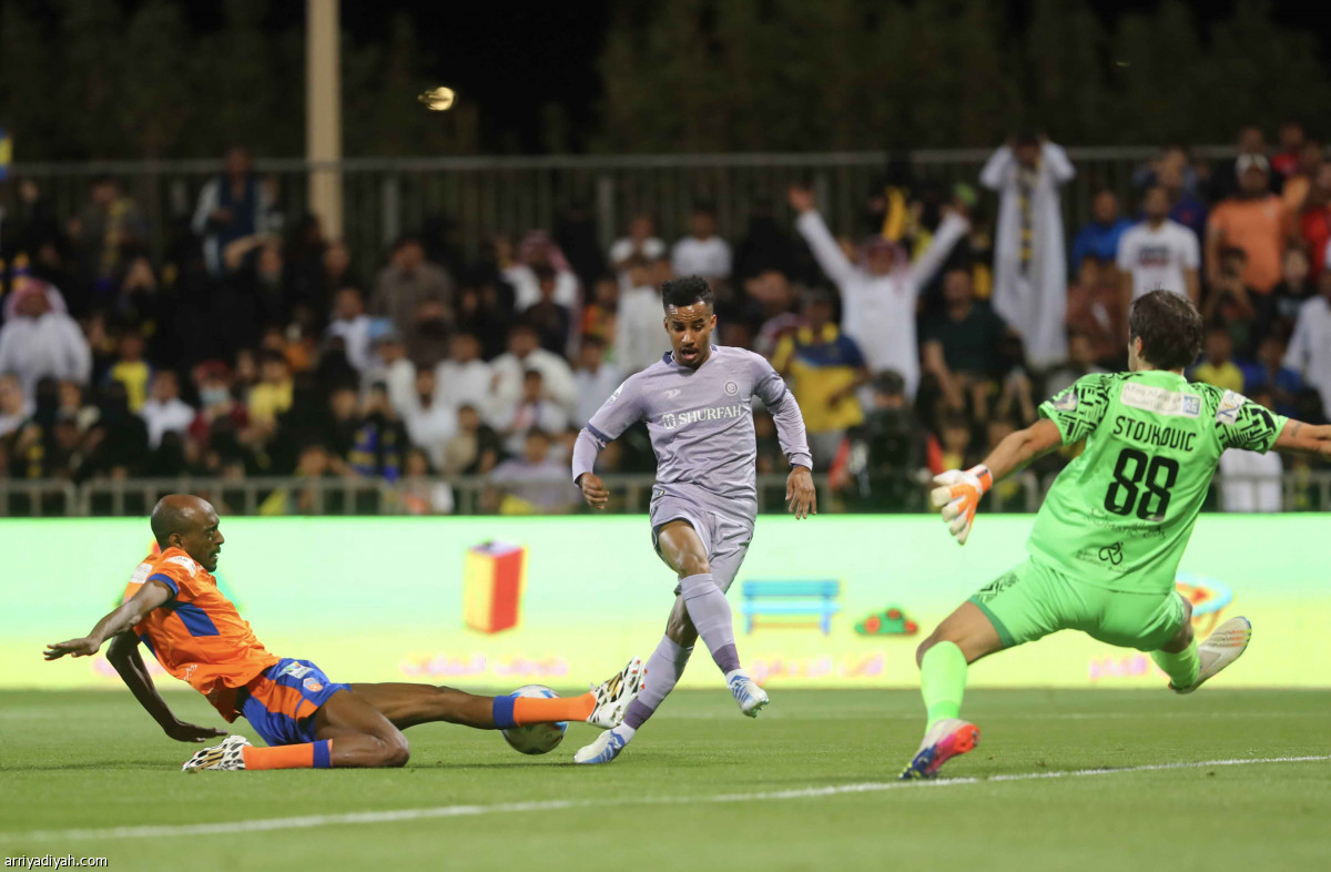 النصر يتعثر