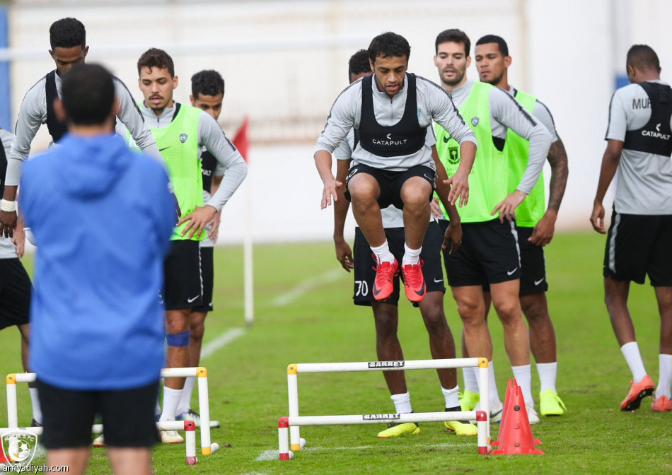 جوميز يعود.. والهلال يواجه الشباب غداً