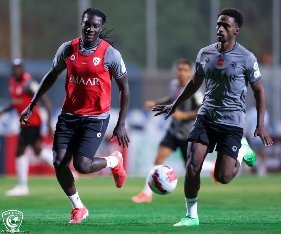 اجتماع يحفز لاعبي الهلال للطائي