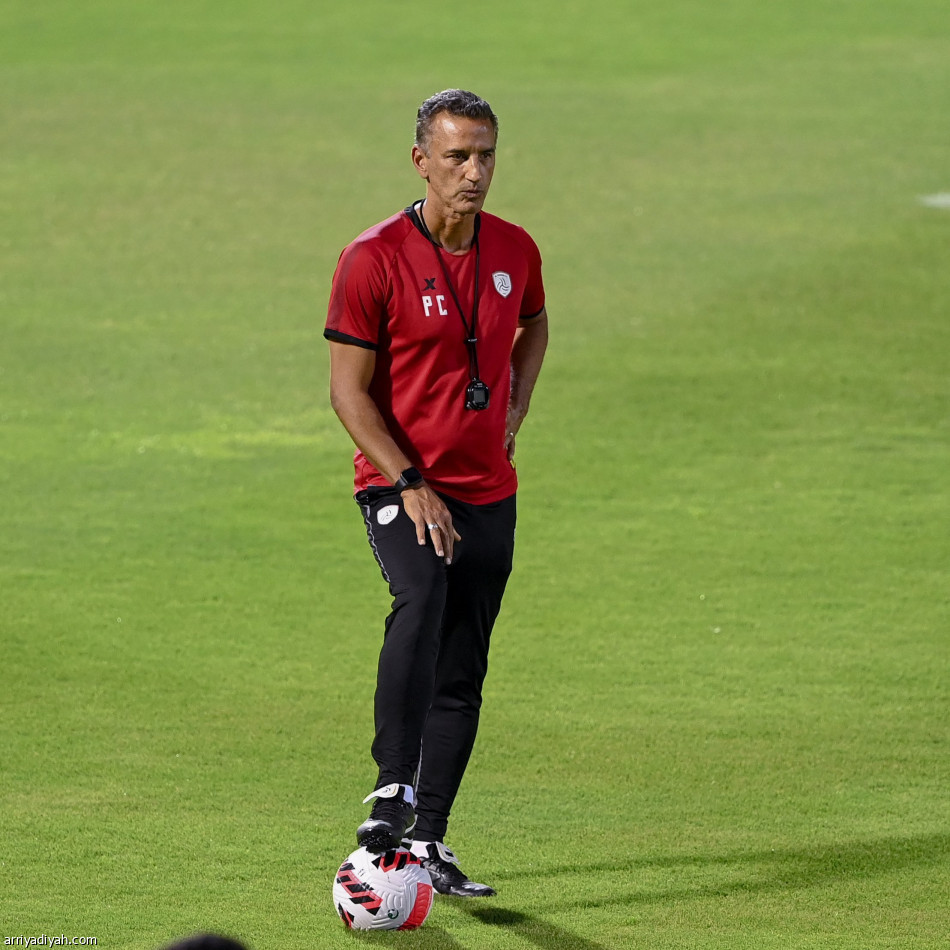 قبل الاتفاق.. شاموسكا يجتمع بلاعبي الشباب