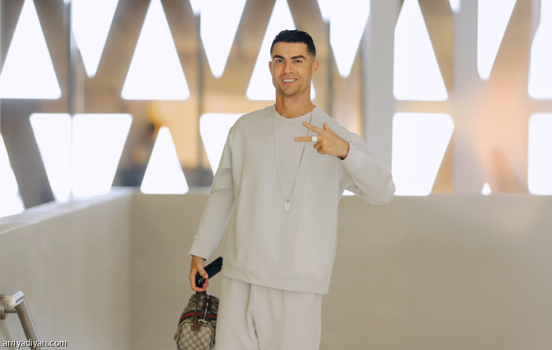 وصول بعثة النصر إلى دبي