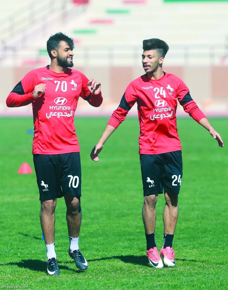 الشيخ وعبيدي يدخلان قائمة الشهري