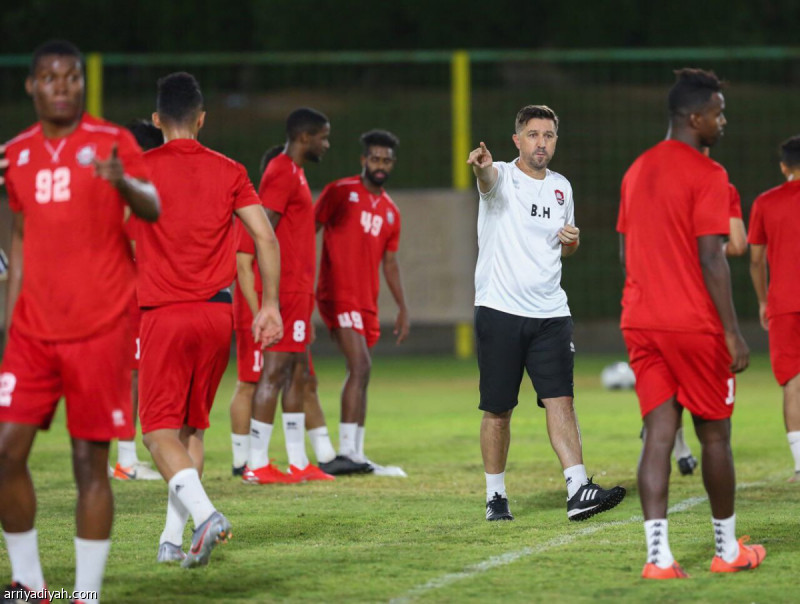 سبتمبر
يكمل ملعب الرائد