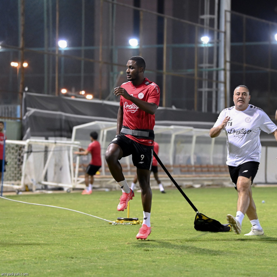 شاموسكا يطالب بوقف نزيف النقاط أمام الهلال