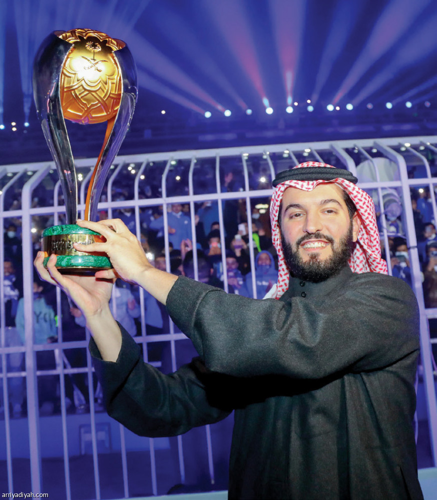 الأزرق يعزز
هيمنة الدوري على السوبر