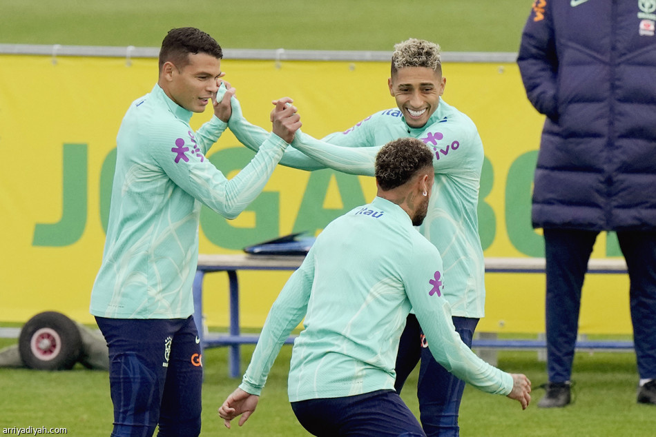 جونيور
يسحب ضغوطات نيمار