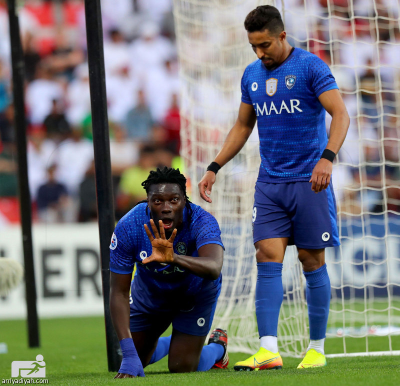 الهلال يعبر أهلي دبي بثنائية جوميز