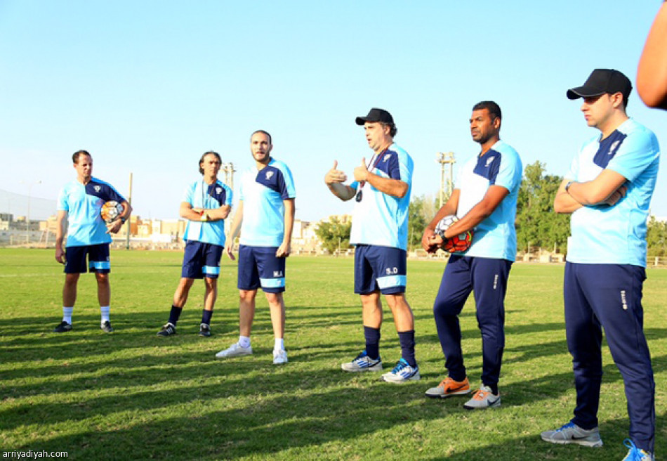 ديمول يجبر لاعبي هجر على قفز الحواجز