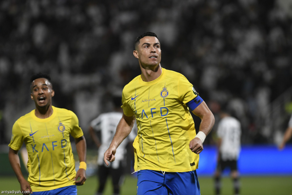 النصر يكتسح الشباب بخماسية.. ويعبر