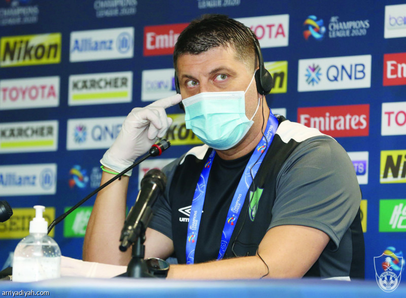 صورة التقطت أمس للصربي فلادان ميلويفيتش مدرب الأهلي خلال المؤتمر الصحافي لمباراة الشرطة العراقي اليوم في الدوحة (المركز الإعلامي ـ الأهلي)
