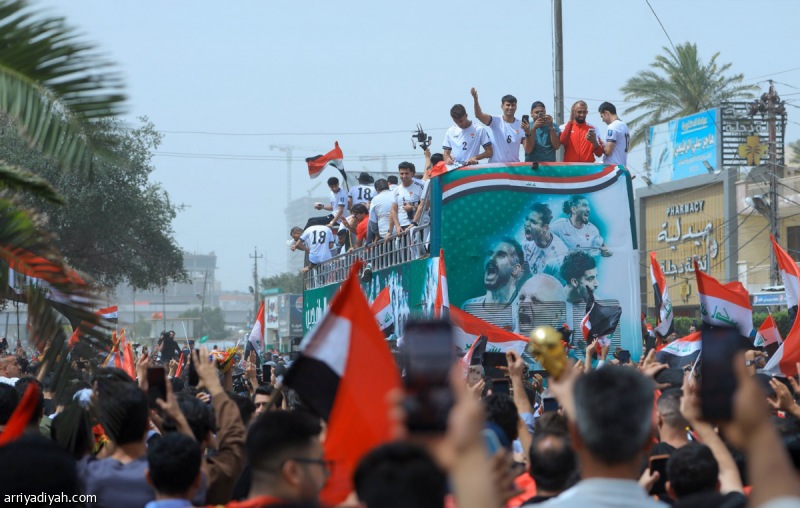 بعد التأهل.. العراقيون.. استقبال شعبي وحافلة مكشوفة