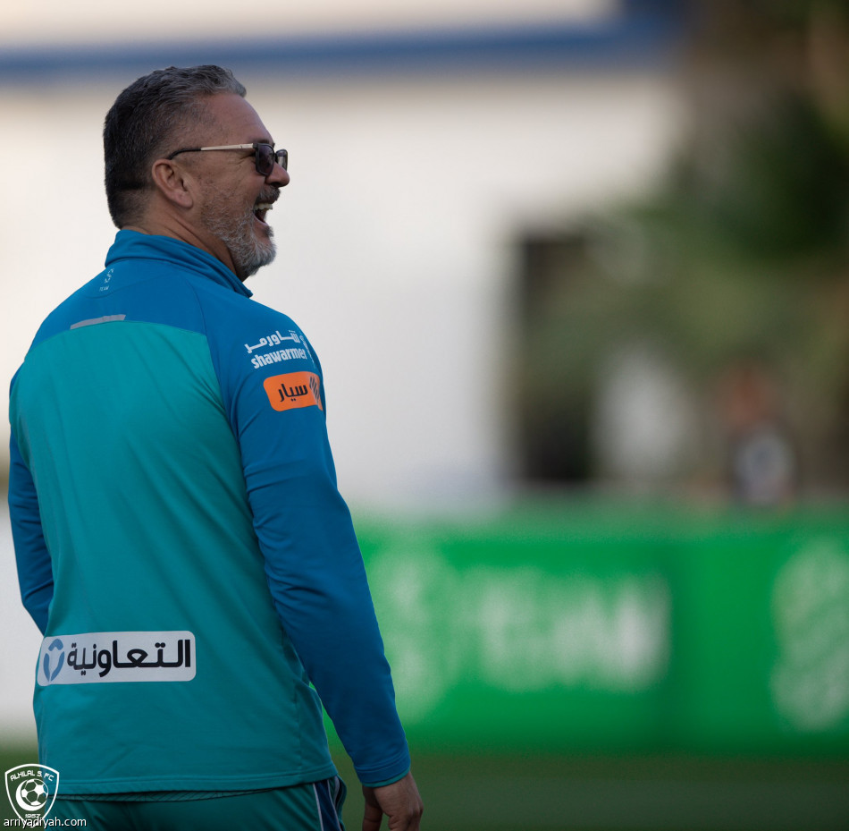 ميكالي يرفع لياقة لاعبي الهلال.. والعبدان يغيب
