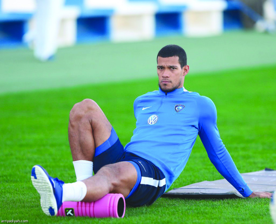 الهلال يتأهب خلف الأبواب المغلقة