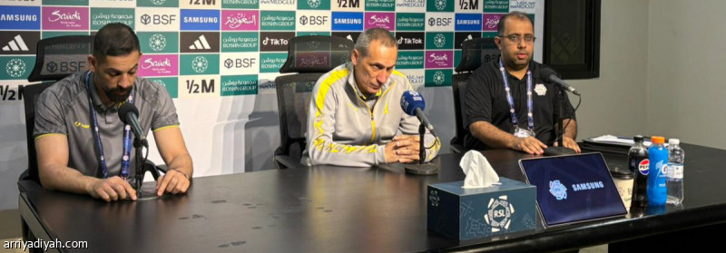 مدرب الخليج جورجوس دونيس يعترف بصعوبة الوضع بعد الخسارة أمام الرياض ويؤكد على ضرورة التحلي بالقوة