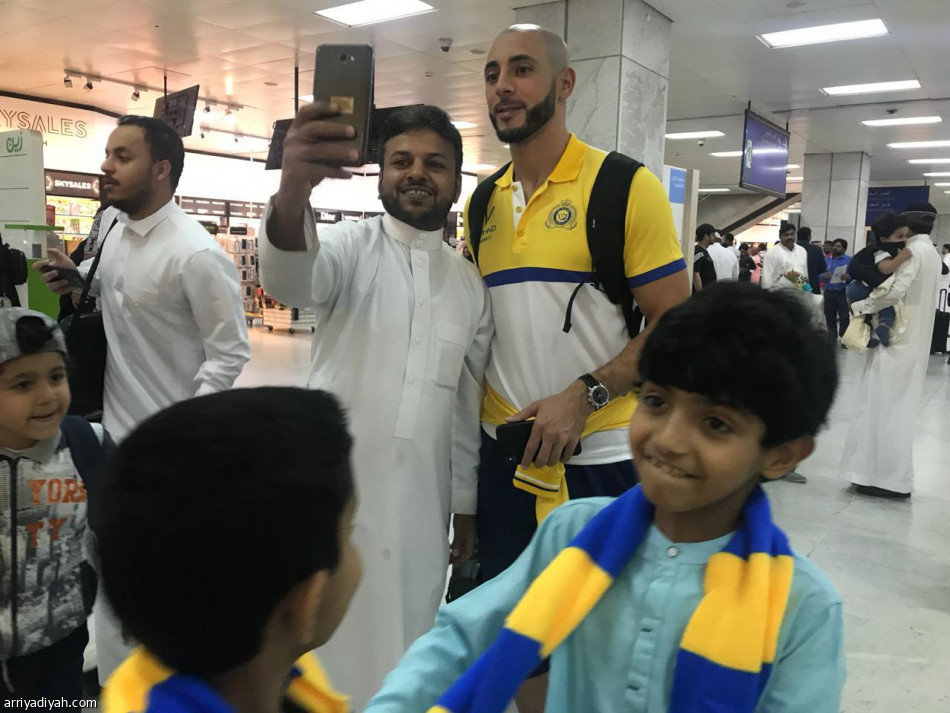 جماهير النصر تحاصر أمرابط.. وتطلب نقاط الاتحاد