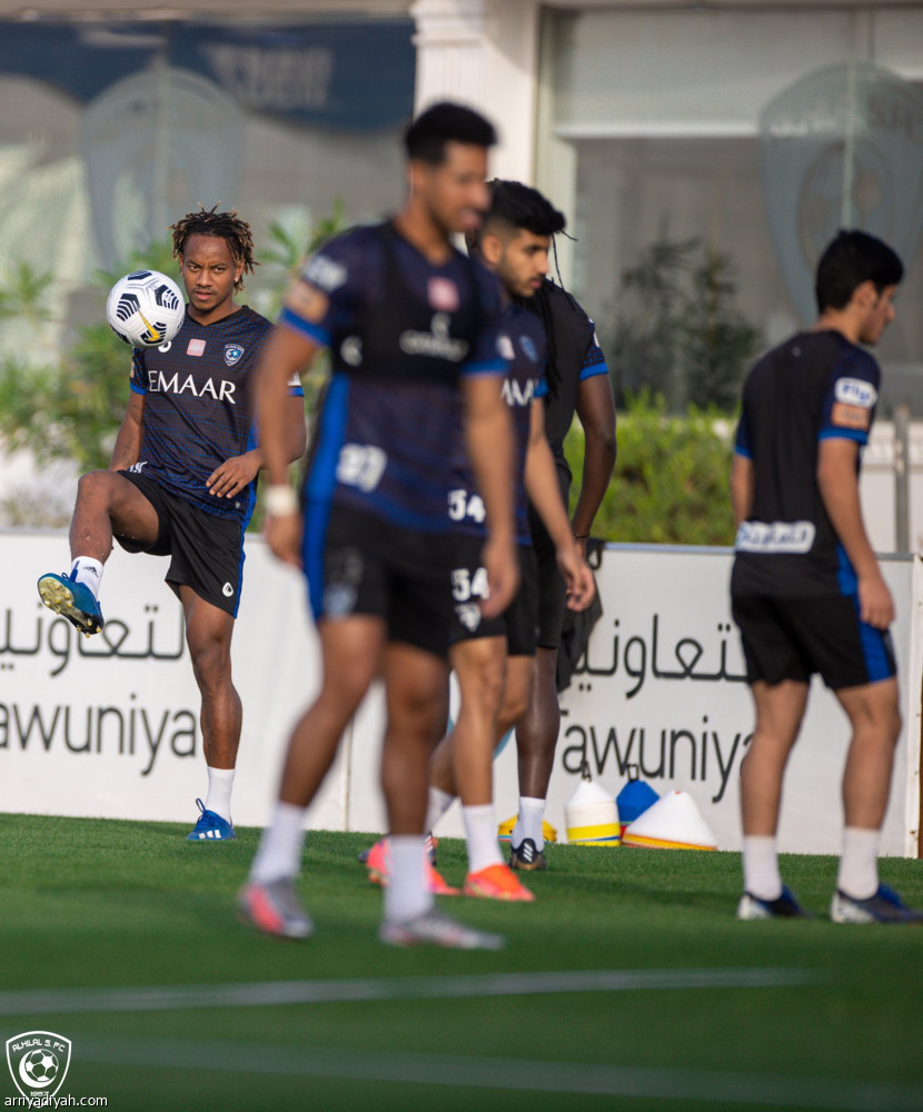 ميكالي يرفع لياقة لاعبي الهلال.. والعبدان يغيب