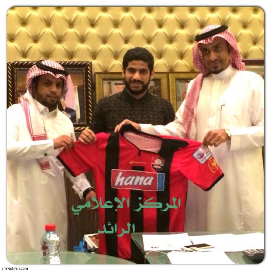 النصر يكشف الطقم الجديد