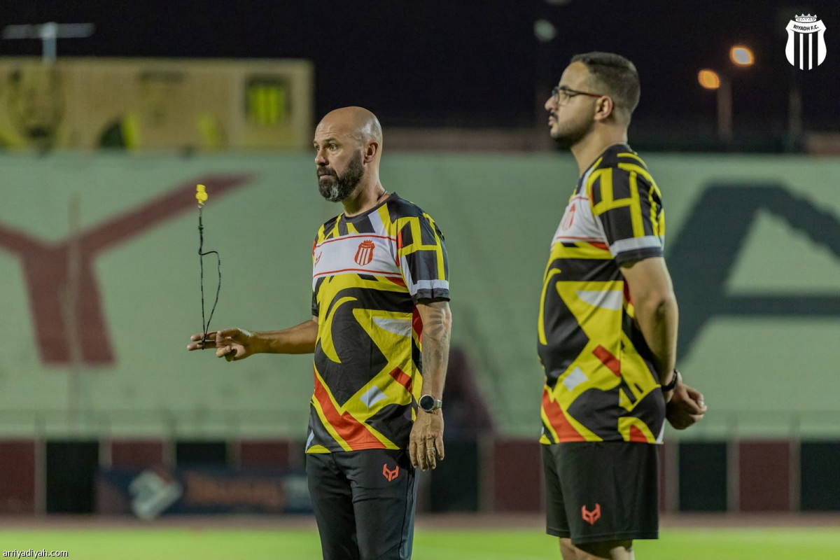 الرياض يعود