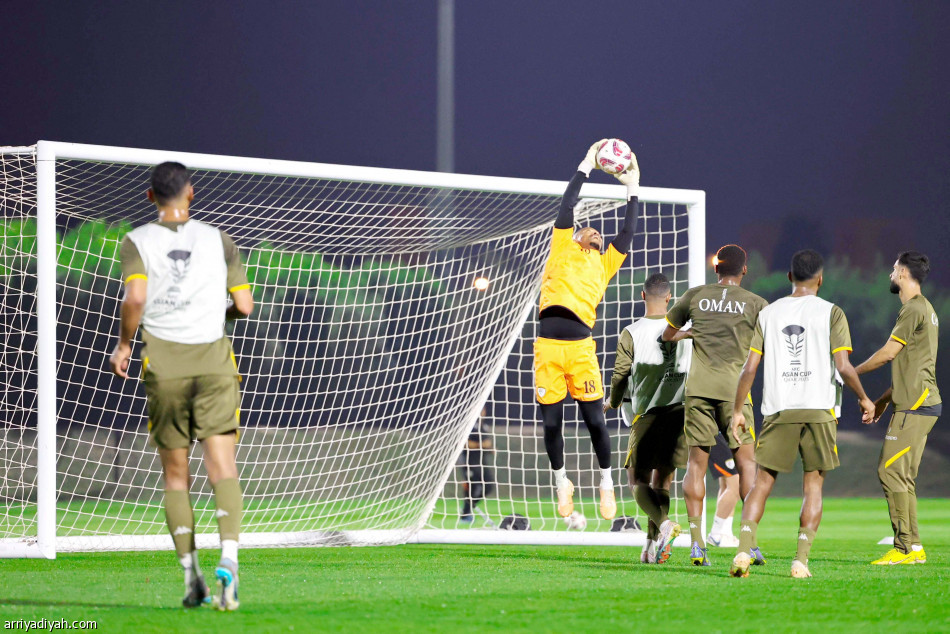 مانشيني يتمسك بالـ 3 مدافعين