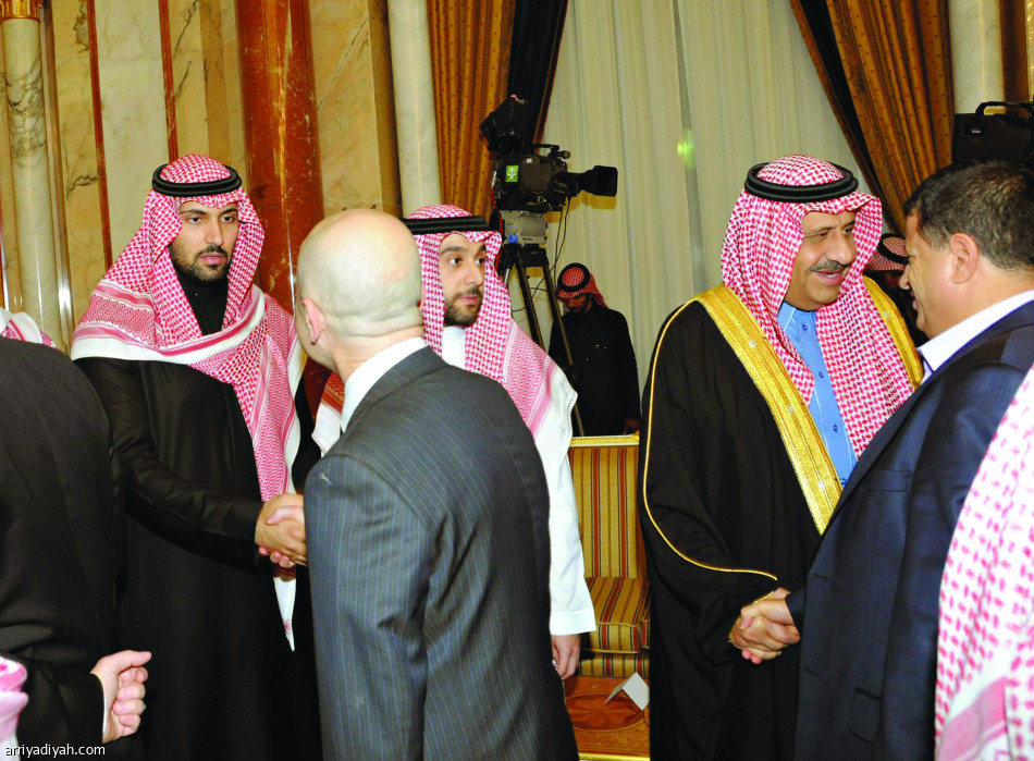 أبناء وأحفاد الملك عبدالله يتلقون التعازي