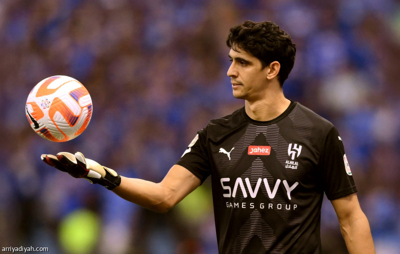 الهلال يختبر بونو قبل القادسية