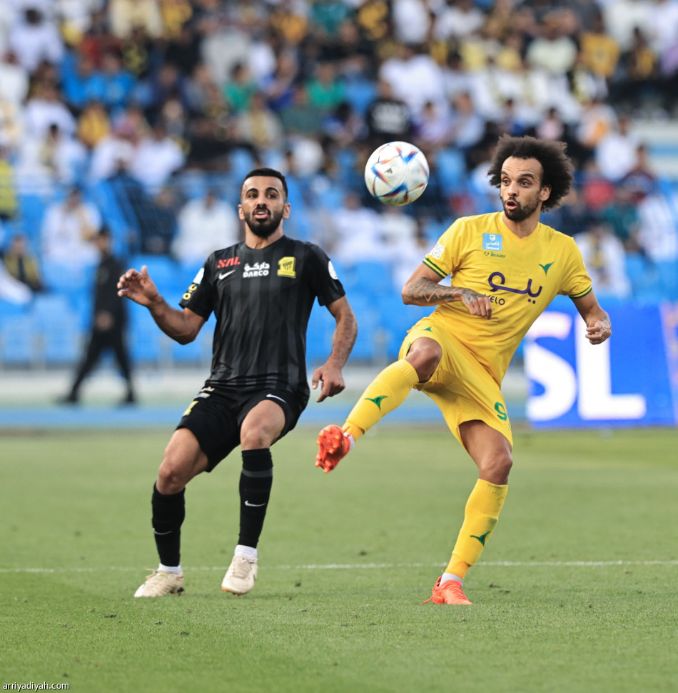 Al-Ittihad balanceert met drie golven