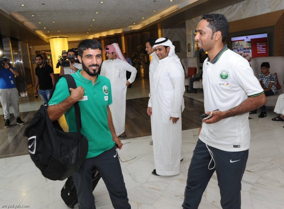 لاعبو الأخضر يصلون معسكر الرياض والتدريبات تنطلق اليوم في الدرة