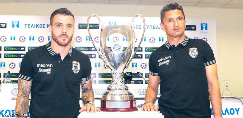 رازفان يظهر بجانب فيرينها خلال فترة تدريبه باوك اليوناني