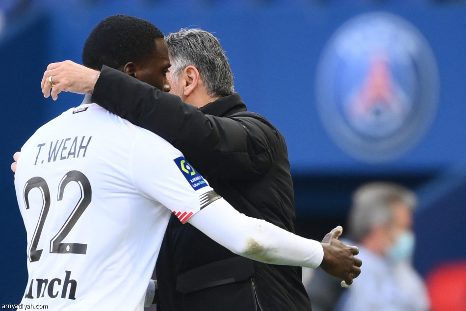 بوكيتينو منزعج من خسارة باريس